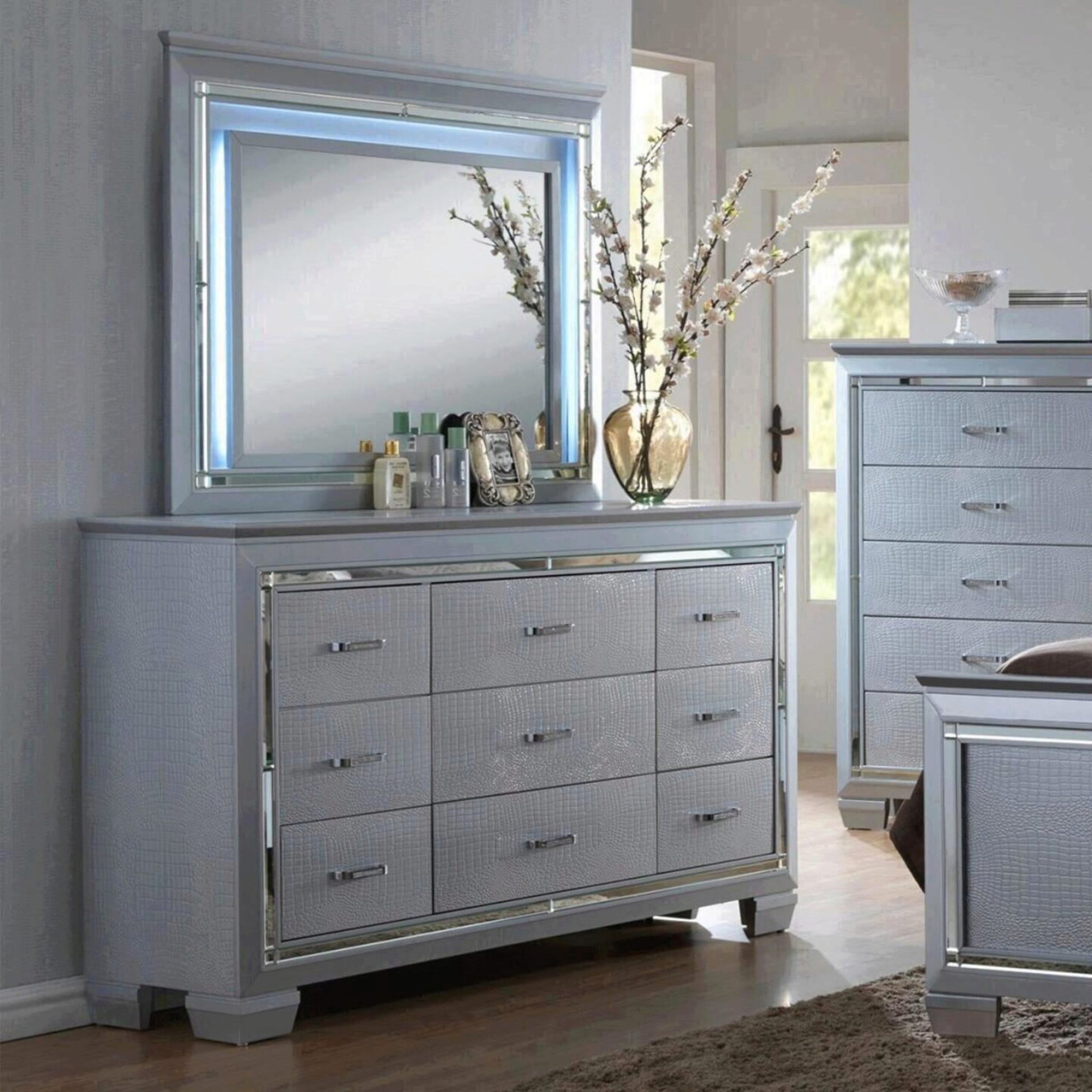 Cama Queen c/1 Buro Tocador y Espejo Luz led